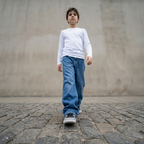 Niño con jean baggy azul ANG Kidz corte wide leg – uso diario Perú
