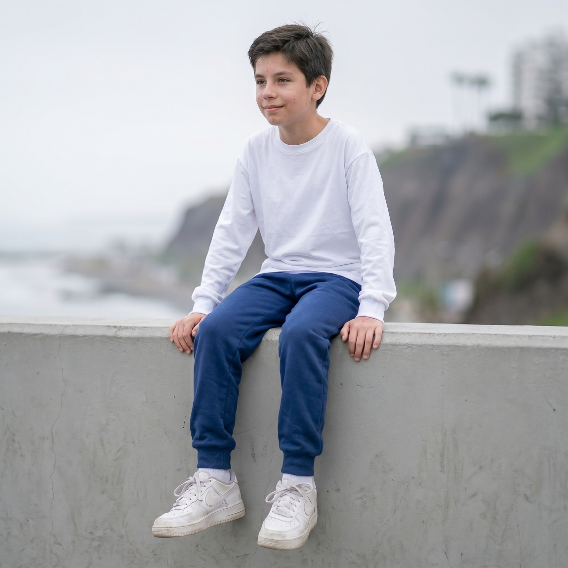 Jogger Buzo Niño Azul con Puño