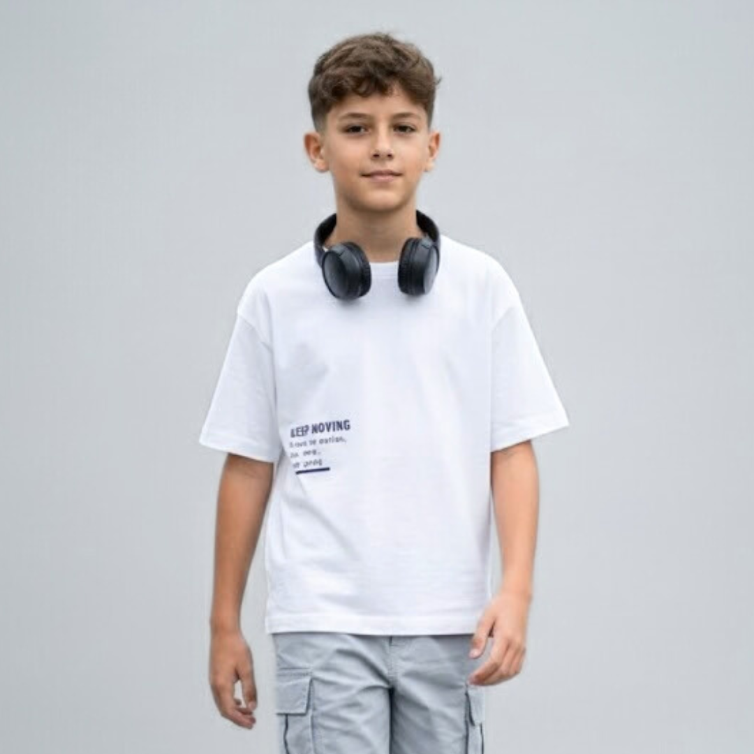 Polo Niño Boxy Keep Moving Blanco – 100% Algodón