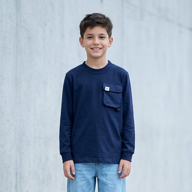 Polo azul marino manga larga para niño ANG Kidz – detalle bolsillo cargo funcional