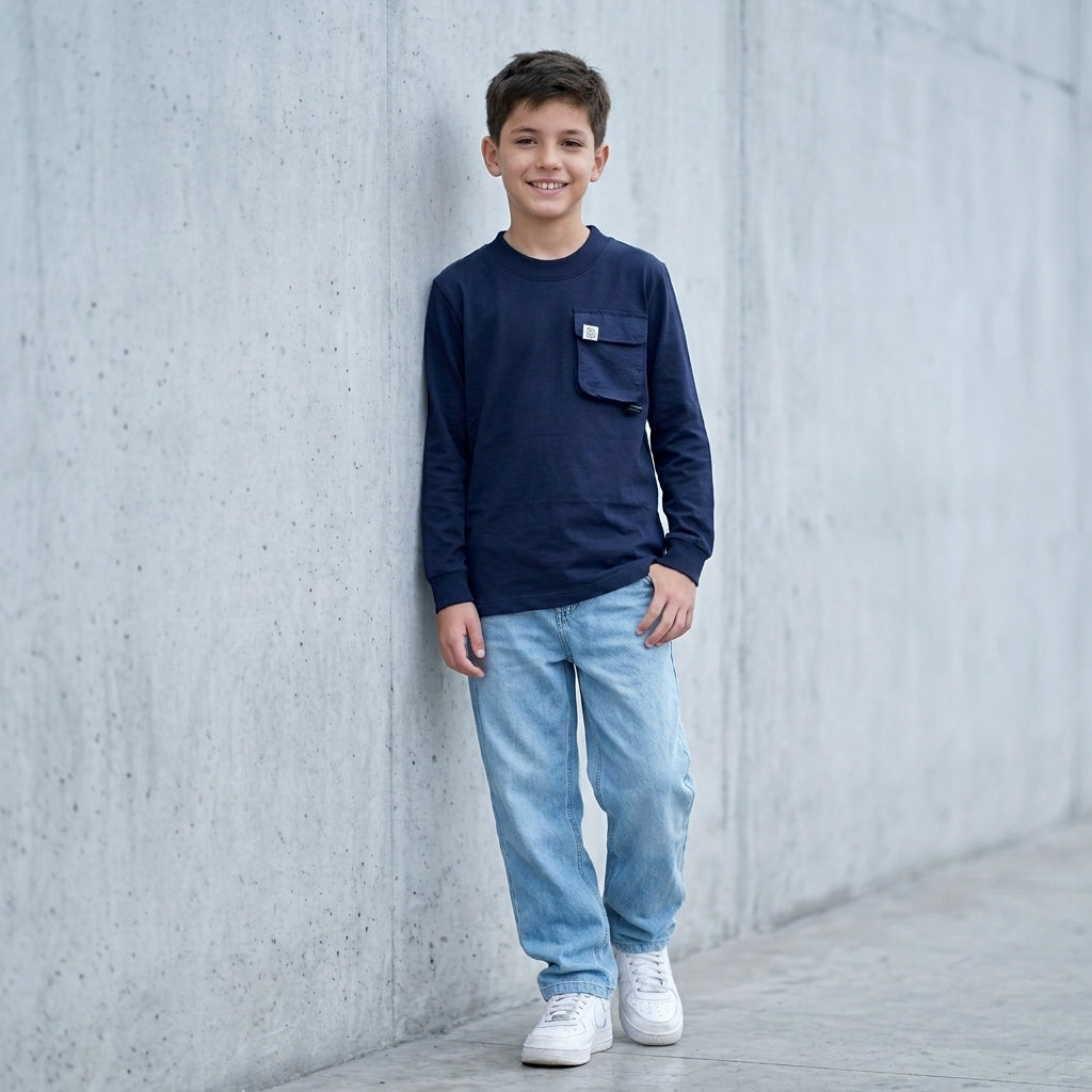 Polo manga larga azul ANG Kidz niño – look urbano con jean baggy gris