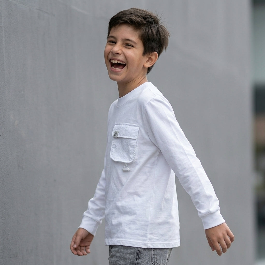Polo blanco manga larga para niño ANG Kidz – detalle bolsillo cargo funcional